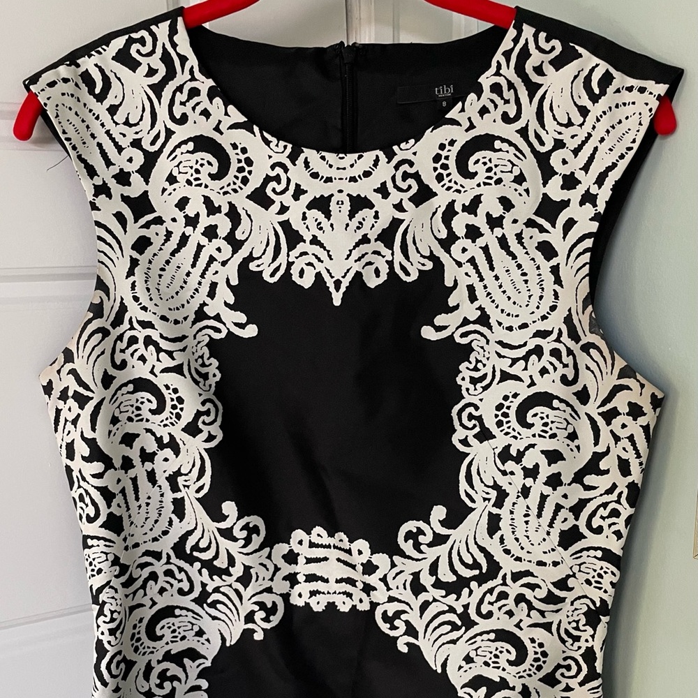 Tibi black and white silk shift dress. Size 8.